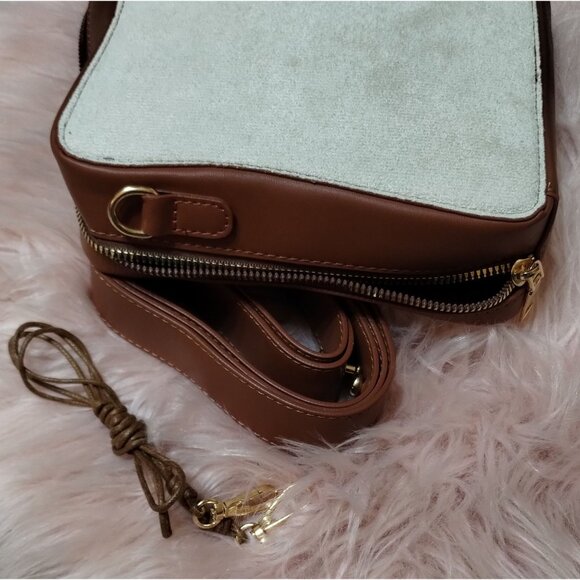 Egg Sandwich Crossbody Zippered Handbag - Picture 11 of 16